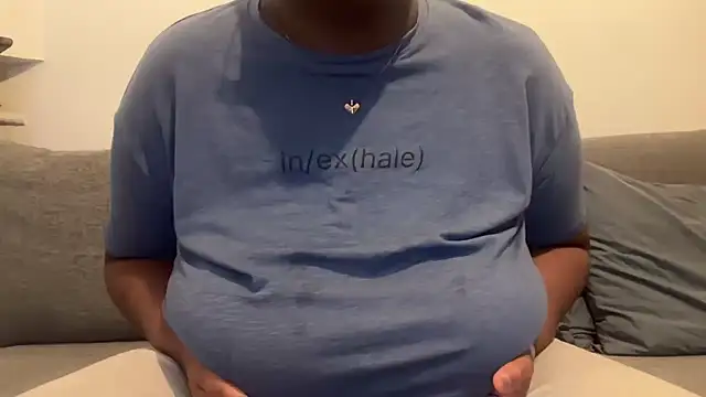 nanaisbackk online show from April 19, 2026, 10:12 pm