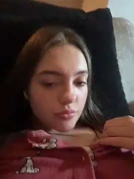 Victoria6989 online show from March 5, 2026, 11:32 pm