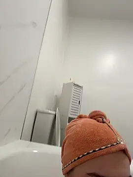 Victoria6989 online show from February 22, 2026, 8:10 pm