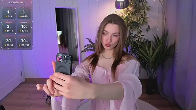 Snapshot of PollyMayer chatting on February 22, 2026, 9:38 pm PollyMayer online show from February 22, 2026, 9:38 pm