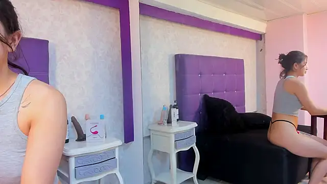 LeaMoreau22 online show from October 7, 2025, 12:28 pm