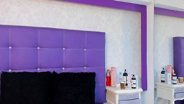 LeaMoreau22 online show from October 8, 2025, 12:28 pm