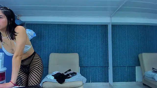 LeaMoreau22 online show from December 16, 2025, 12:20 pm