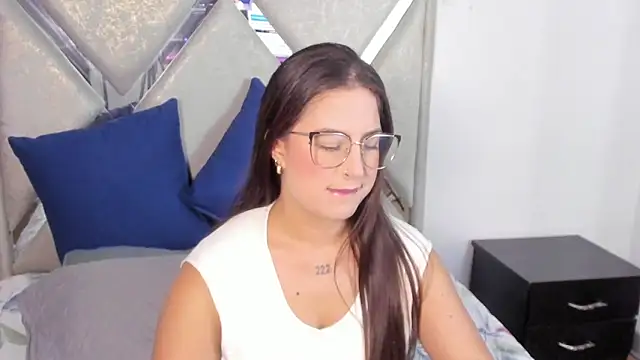 Snapshot of mia_fox4 chatting on November 7, 2025, 12:31 pm mia fox4 online show from November 7, 2025, 12:31 pm