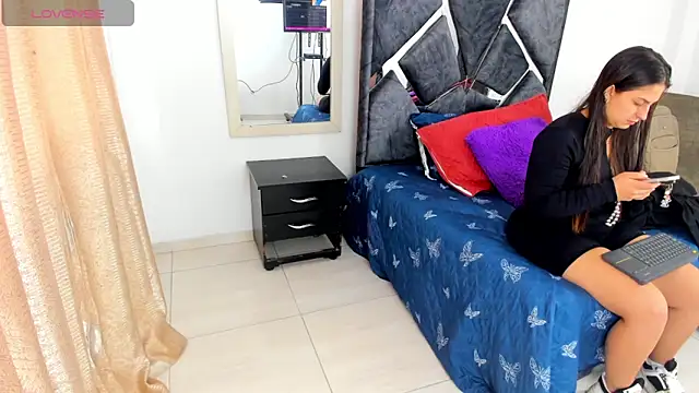 Snapshot of mia_fox4 chatting on November 27, 2025, 12:05 pm mia fox4 online show from November 27, 2025, 12:05 pm