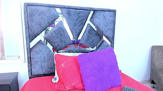 Snapshot of mia_fox4 chatting on December 1, 2025, 12:39 pm mia fox4 online show from December 1, 2025, 12:39 pm