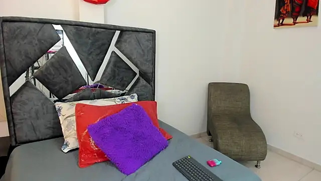 Snapshot of mia_fox4 chatting on November 15, 2025, 12:42 pm mia fox4 online show from November 15, 2025, 12:42 pm