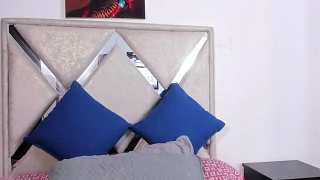 Snapshot of mia_fox4 chatting on November 5, 2025, 2:31 pm mia fox4 online show from November 5, 2025, 2:31 pm