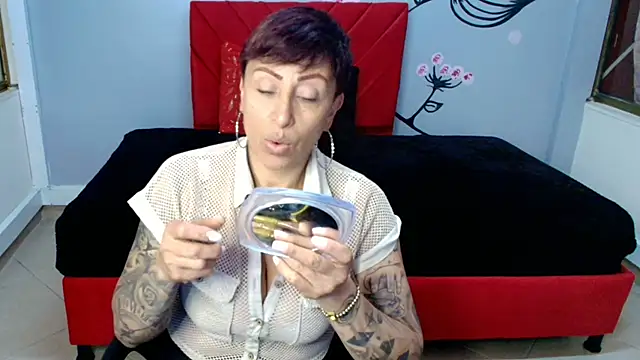 Charlotte  Gray online show from October 14, 2025, 12:17 pm