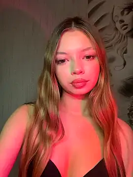  Siennaaa  online show from October 6, 2025, 7:47 pm