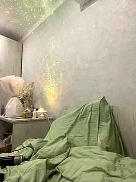  Siennaaa  online show from November 18, 2025, 6:33 pm