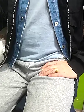 chougegg0214 online show from November 16, 2025, 11:04 am