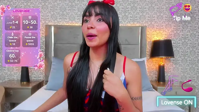 Snapshot of KoralBlum chatting on November 7, 2025, 1:32 am KoralBlum online show from November 7, 2025, 1:32 am