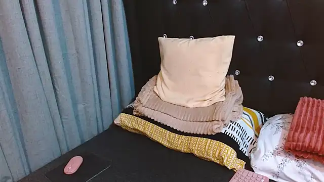 JayKarLo online show from October 24, 2025, 11:20 am