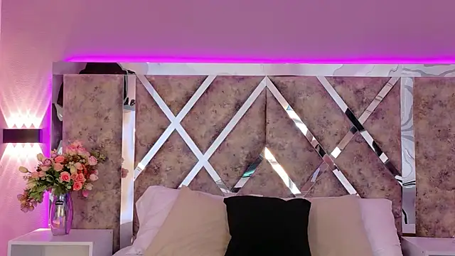 MeganR  online show from November 8, 2025, 11:14 am