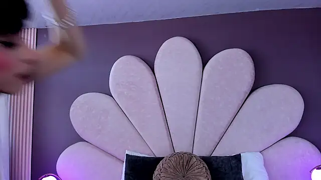 MeganR  online show from April 9, 2026, 12:55 pm