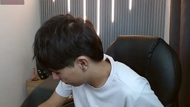 StiwenTwink online show from March 18, 2026, 9:37 pm