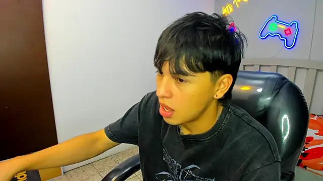 StiwenTwink online show from October 17, 2025, 3:14 pm