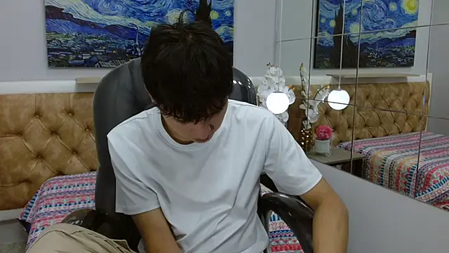 StiwenTwink online show from December 4, 2025, 3:33 pm