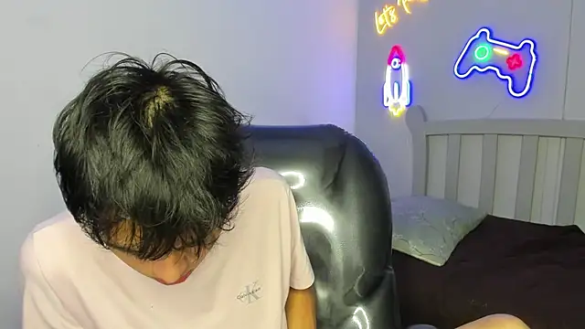 StiwenTwink online show from October 2, 2025, 3:04 pm