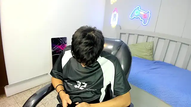 StiwenTwink online show from November 21, 2025, 4:06 pm