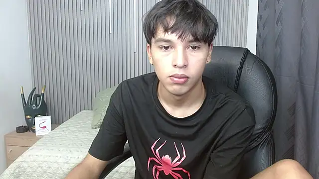 StiwenTwink online show from April 4, 2026, 1:39 pm