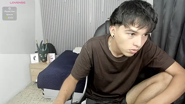 Snapshot of StiwenTwink chatting on May 26, 2026, 1:09 pm StiwenTwink online show from May 26, 2026, 1:09 pm