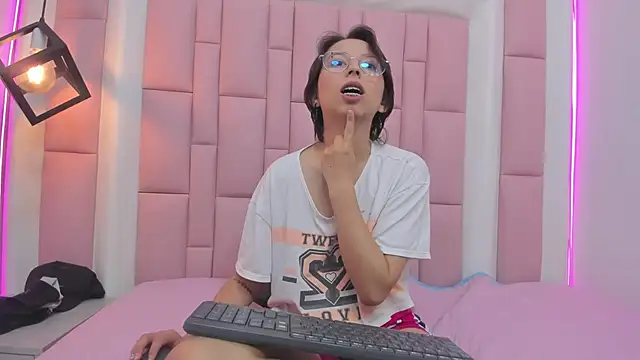 Klaret Toy online show from October 2, 2025, 6:22 pm