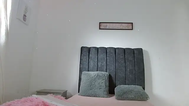 ManuelaDelgado online show from November 5, 2025, 9:29 pm