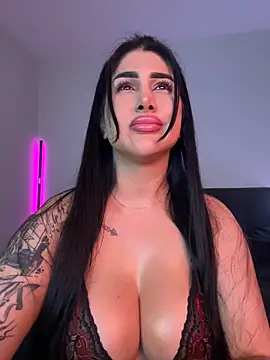 Niinarosee online show from May 30, 2026, 6:46 pm