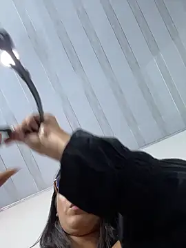 Snapshot of SaraMistick chatting on April 1, 2026, 12:28 pm SaraMistick online show from April 1, 2026, 12:28 pm