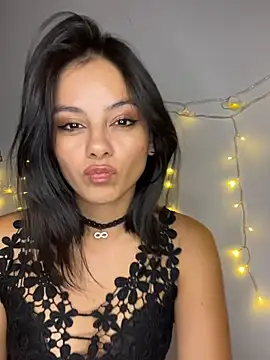 Snapshot of SaraMistick chatting on March 19, 2026, 10:59 am SaraMistick online show from March 19, 2026, 10:59 am