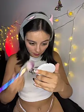 Snapshot of SaraMistick chatting on April 14, 2026, 11:37 am SaraMistick online show from April 14, 2026, 11:37 am