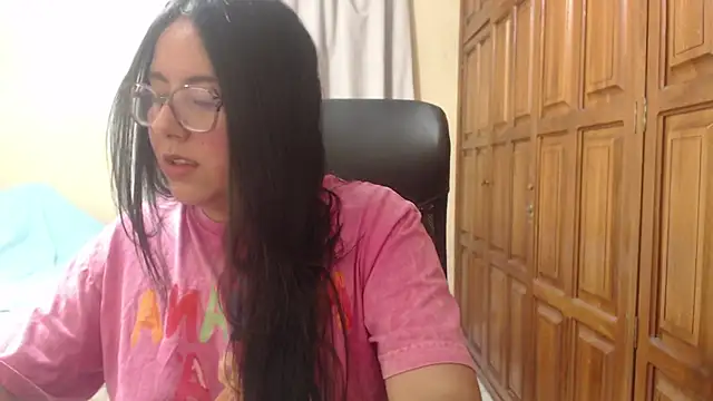 Snapshot of Venus_cat_ chatting on July 5, 2026, 1:54 am Venus cat online show from July 5, 2026, 1:54 am