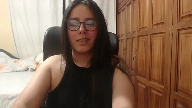 Venus cat  online show from April 22, 2026, 3:13 am