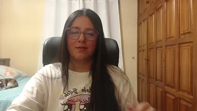 Snapshot of Venus_cat_ chatting on July 25, 2026, 1:35 am Venus cat online show from July 25, 2026, 1:35 am
