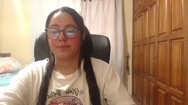 Snapshot of Venus_cat_ chatting on June 19, 2026, 8:14 pm Venus cat online show from June 19, 2026, 8:14 pm