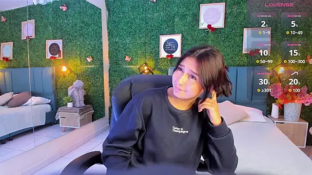 Rubyvixxen  online show from October 21, 2025, 3:50 am