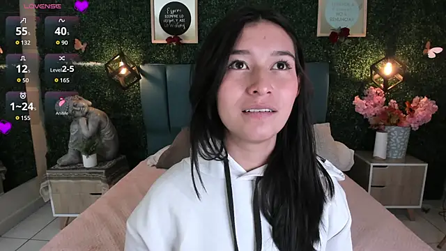 Rubyvixxen  online show from November 25, 2025, 3:40 am