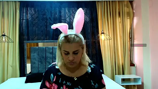 Snapshot of scarlet_milf_ chatting on October 23, 2025, 7:34 pm scarlet milf online show from October 23, 2025, 7:34 pm