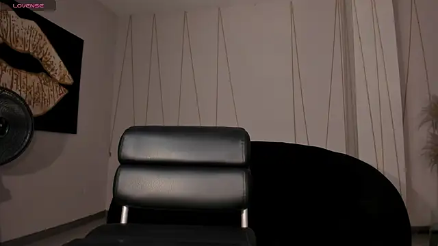 EmilyJohnsonX1 online show from November 28, 2025, 5:18 am