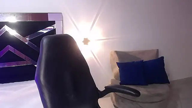 CataleyaMoonroe online show from October 8, 2025, 3:24 pm