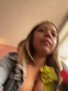 Ada Pink online show from November 5, 2025, 3:26 pm