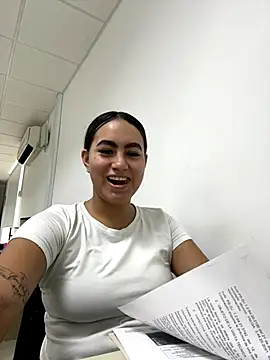 Snapshot of Sofi_kim_ chatting on October 28, 2025, 5:45 pm Sofi kim online show from October 28, 2025, 5:45 pm