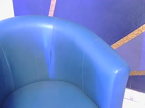 shiny-krisha online show from November 3, 2025, 4:39 am