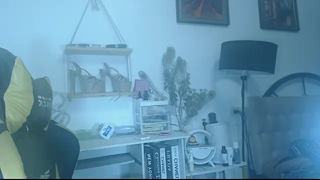 hugecockyurikaa online show from October 5, 2025, 8:43 pm