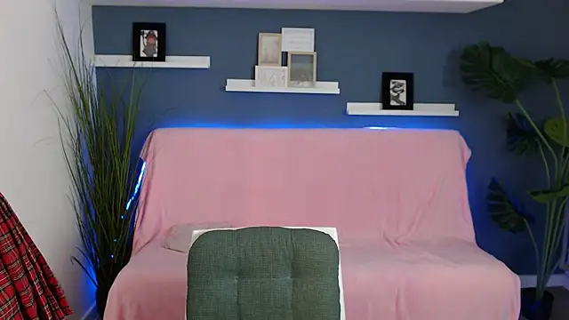 Snapshot of GoldenRose_ chatting on October 11, 2025, 12:06 pm GoldenRose online show from October 11, 2025, 12:06 pm