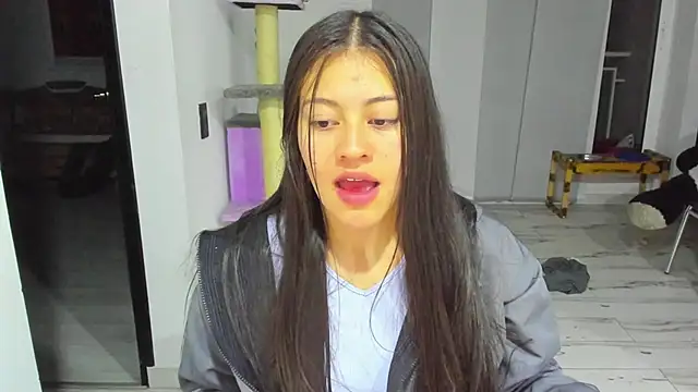 amazingloren999 online show from November 22, 2025, 7:29 am