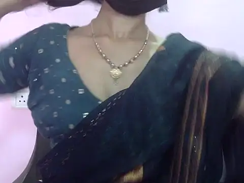 Snapshot of Laila_Cute chatting on April 15, 2026, 4:29 am Laila Cute online show from April 15, 2026, 4:29 am