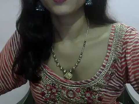 Snapshot of Laila_Cute chatting on May 12, 2026, 6:03 pm Laila Cute online show from May 12, 2026, 6:03 pm